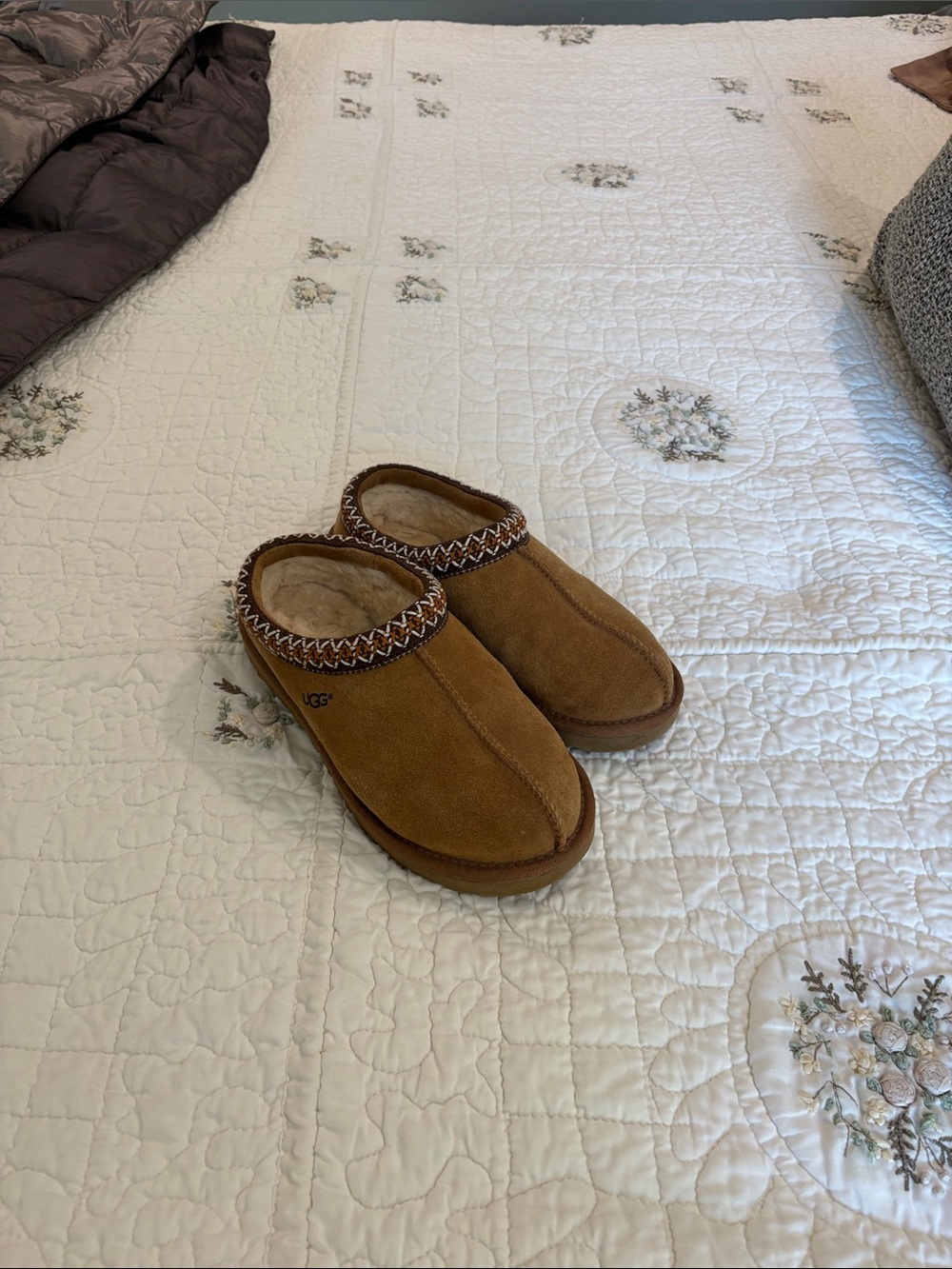 UGG Chestnut Suede Slip-On Shearling-Lined Clog Slippers size 6